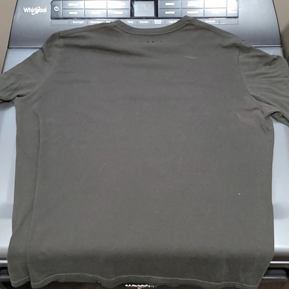 Under Armour Shirt - Picture 2 of 3